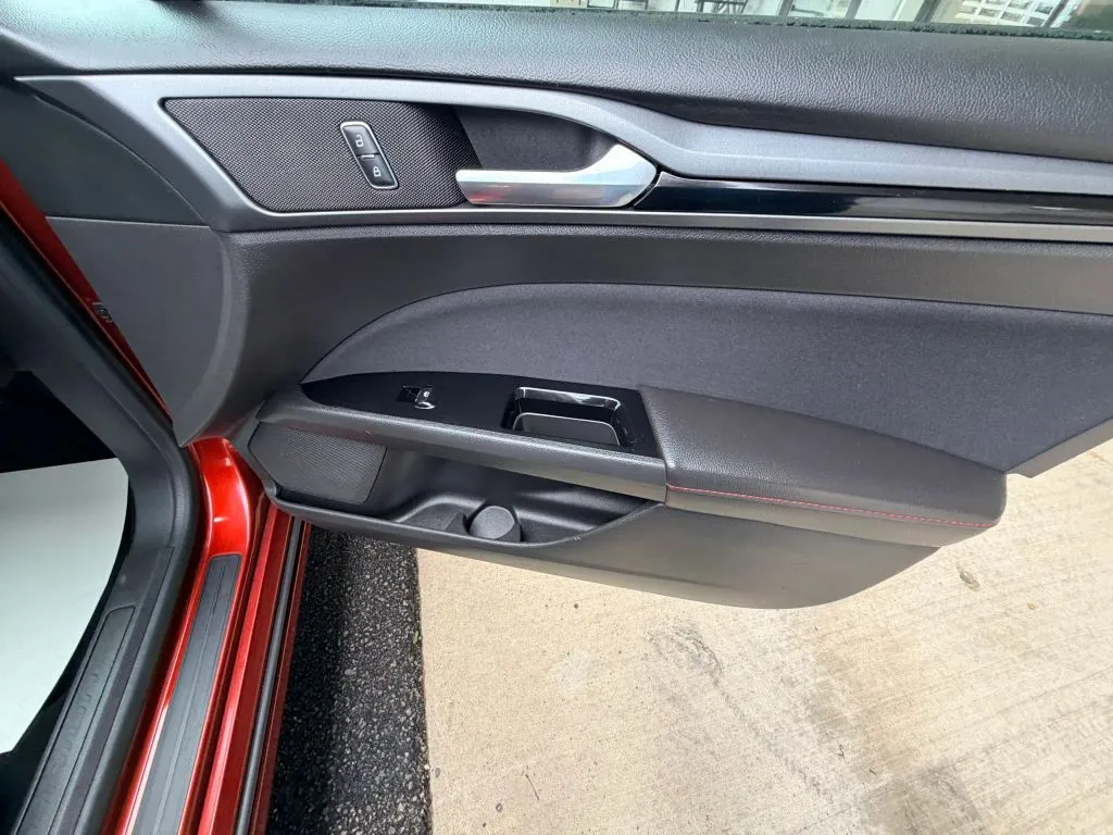 Ford Fusion photo 9