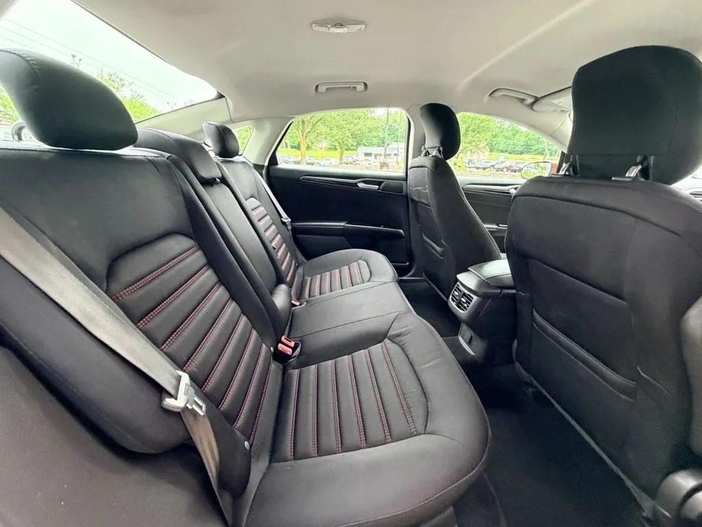Ford Fusion photo 8