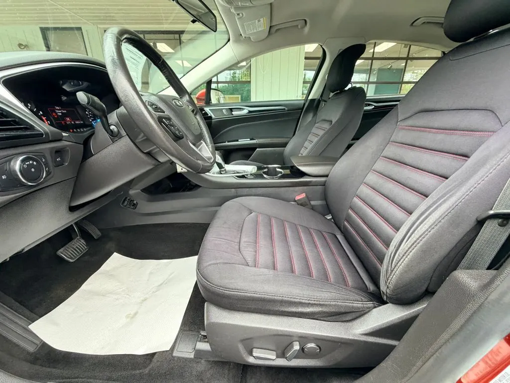 Ford Fusion photo 13