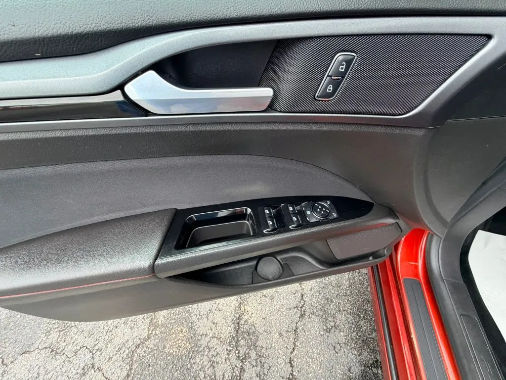 Ford Fusion photo 12