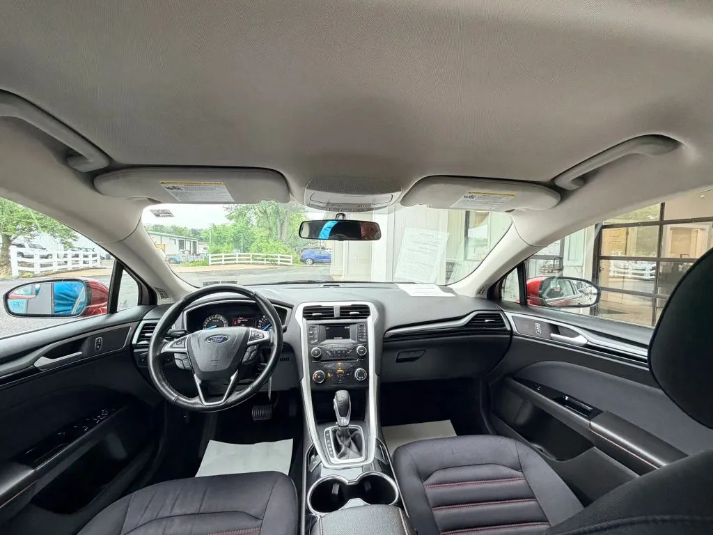 Ford Fusion photo 11