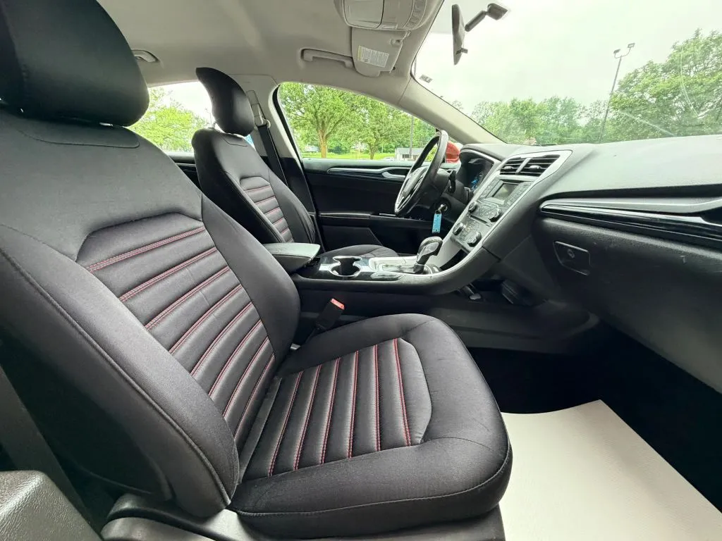 Ford Fusion photo 10