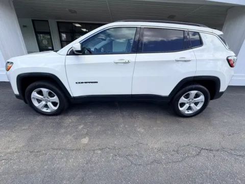Photos of 2018 Jeep Compass Latitude Sport Utility 4D for sale in Liverpool, OH at Good Wheels