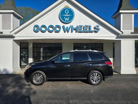 Black 2016 Nissan Pathfinder S Sport Utility 4D for sale in Liverpool, OH