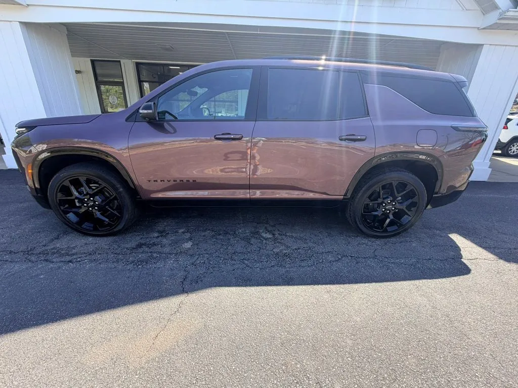 Chevrolet Traverse photo 2