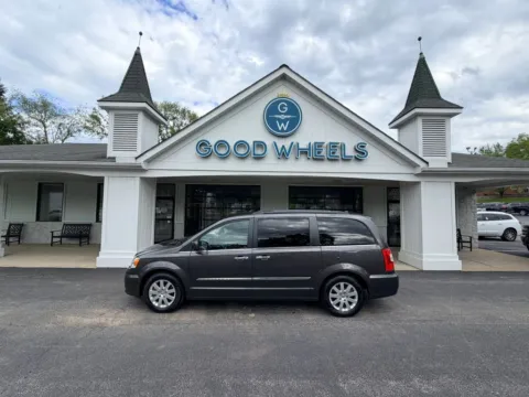 Gray 2015 Chrysler Town & Country Touring Minivan 4D for sale in Liverpool, OH