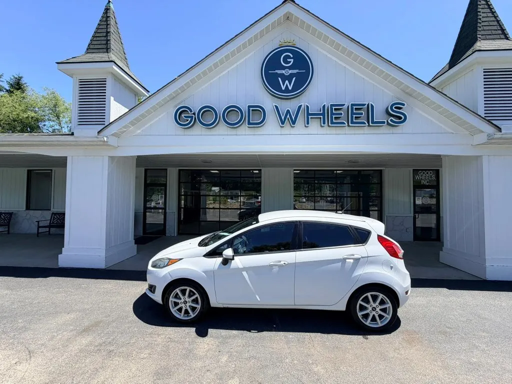 White 2017 Ford Fiesta SE Hatchback 4D for sale in Liverpool, OH