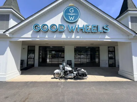 White 2013 HARLEY DAVDISON ROAD KING for sale in Liverpool, OH