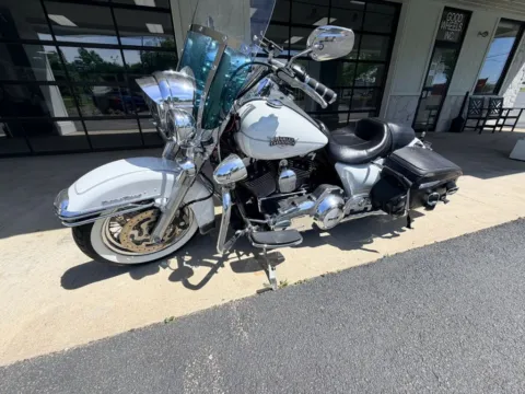 Another view of 2013 HARLEY DAVDISON ROAD KING for sale in Liverpool, OH at Good Wheels