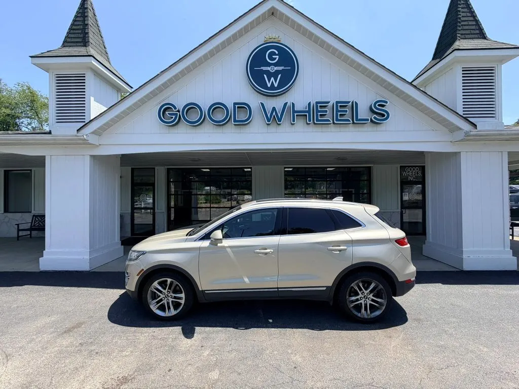 Gold 2017 Lincoln MKC Reserve Sport Utility 4D for sale in Liverpool, OH