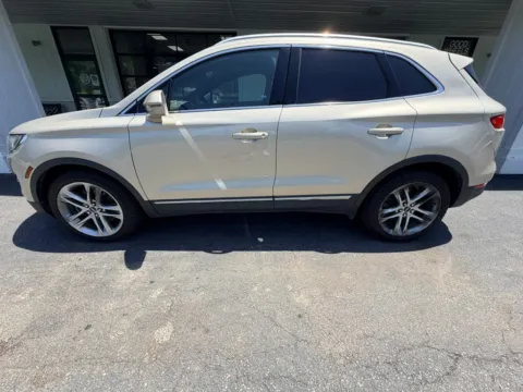 Photos of 2017 Lincoln MKC Reserve Sport Utility 4D for sale in Liverpool, OH at Good Wheels