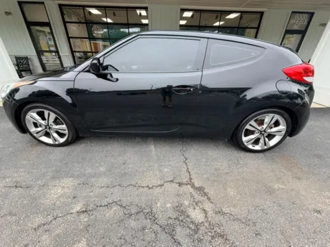Photos of 2017 Hyundai Veloster Value Edition Coupe 3D for sale in Liverpool, OH at Good Wheels