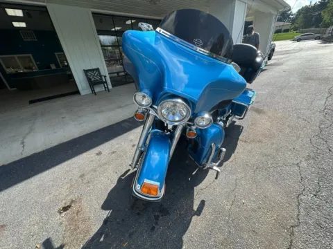 Another view of 2011 HARLEY DAVIDSON FLHTCU for sale in Liverpool, OH at Good Wheels