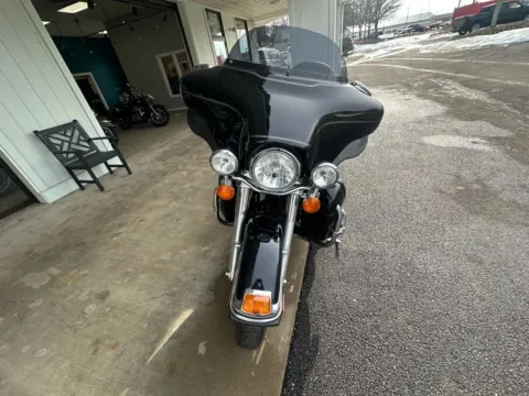 More photos of 2011 HARLEY DAVIDSON FLHTCU at Good Wheels, OH