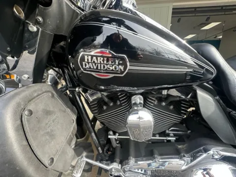 Another view of 2011 HARLEY DAVIDSON FLHTCU for sale in Liverpool, OH at Good Wheels