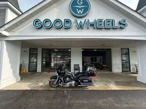 Black 2011 HARLEY DAVIDSON FLHTCU for sale in Liverpool, OH