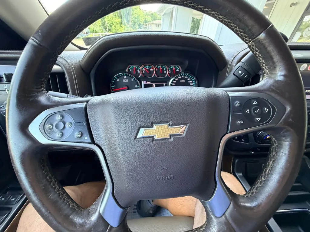 Chevrolet Silverado photo 21