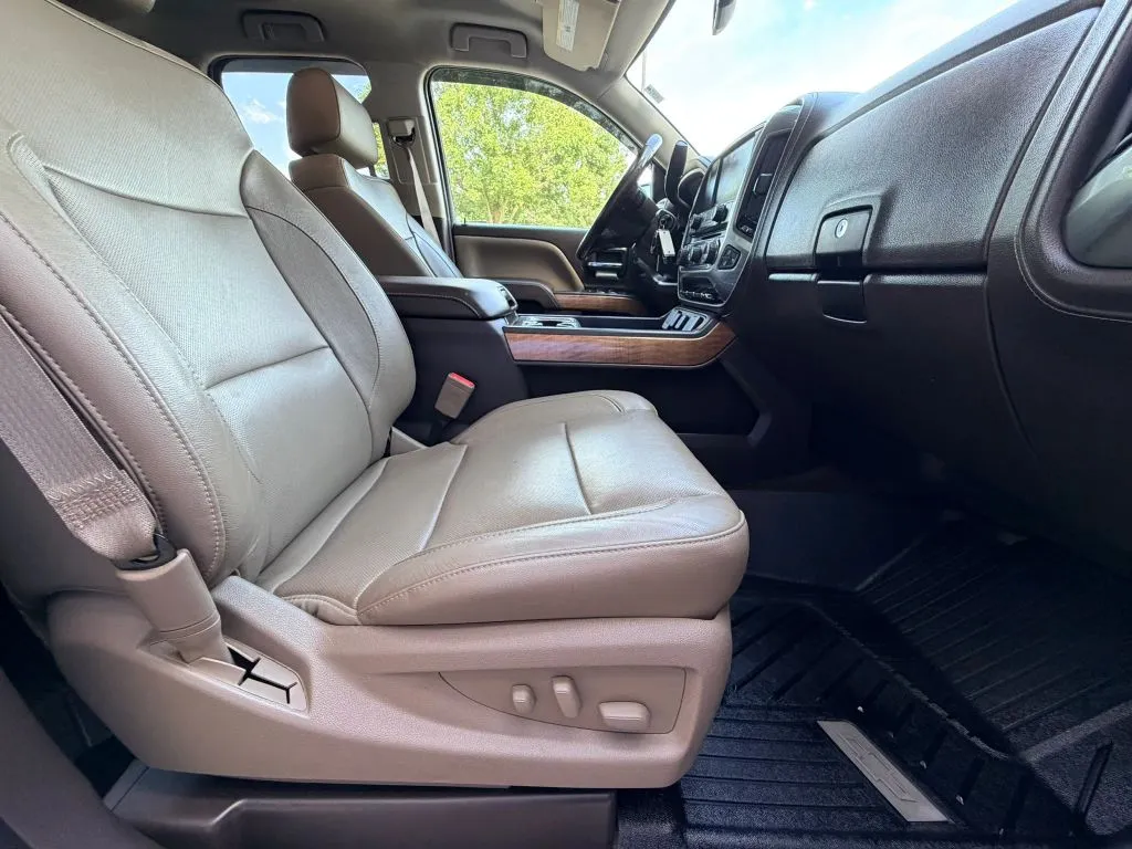 Chevrolet Silverado photo 13