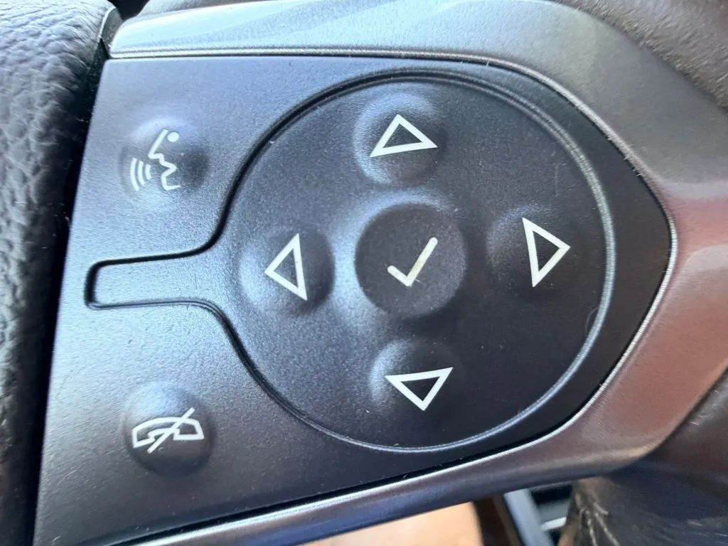 Chevrolet Silverado photo 23