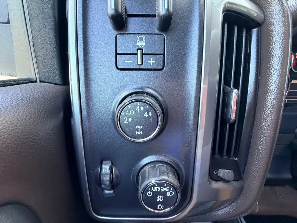 Chevrolet Silverado photo 20
