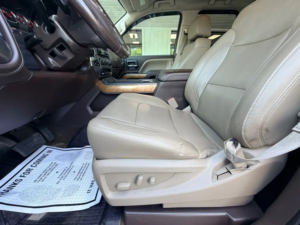 Chevrolet Silverado photo 19