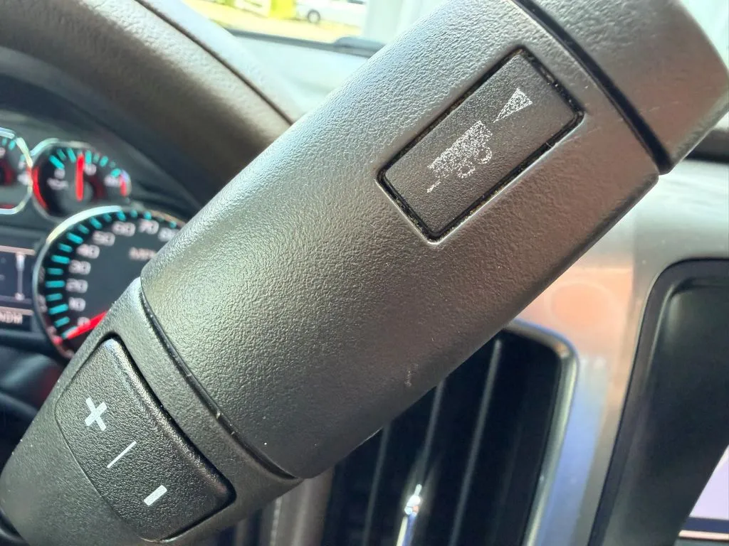 Chevrolet Silverado photo 32