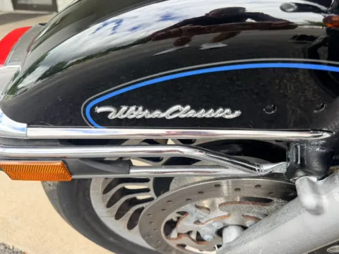More photos of 2011 HARLEY DAVIDSON ELECTRA GLIDE at Good Wheels, OH