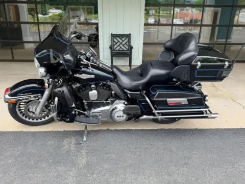 Photos of 2011 HARLEY DAVIDSON ELECTRA GLIDE for sale in Liverpool, OH at Good Wheels