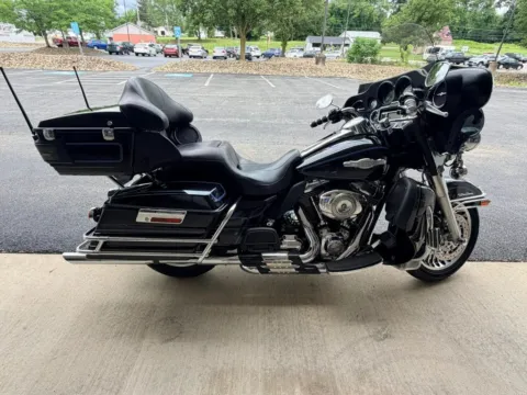 More photos of 2011 HARLEY DAVIDSON ELECTRA GLIDE at Good Wheels, OH