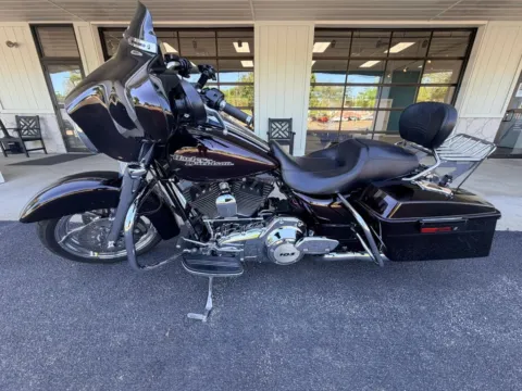 Photos of 0 Harley-Davidson Street Glide for sale in Liverpool, OH at Good Wheels