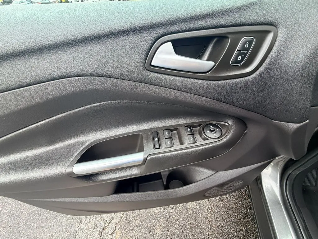 Ford Escape photo 13