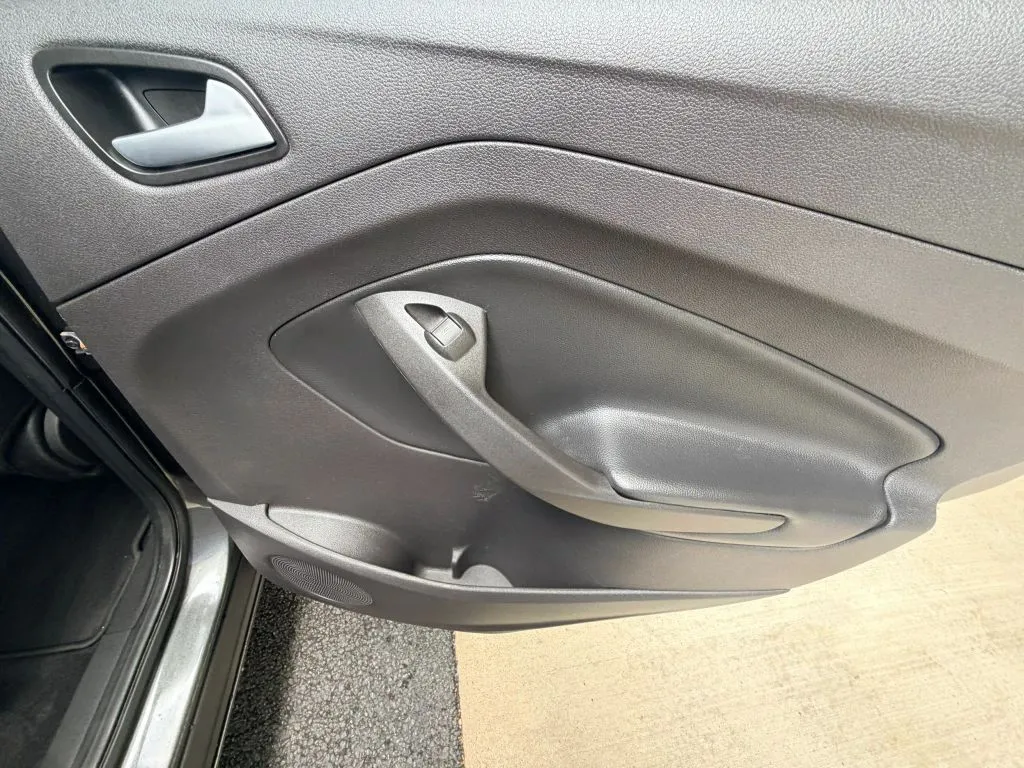 Ford Escape photo 8
