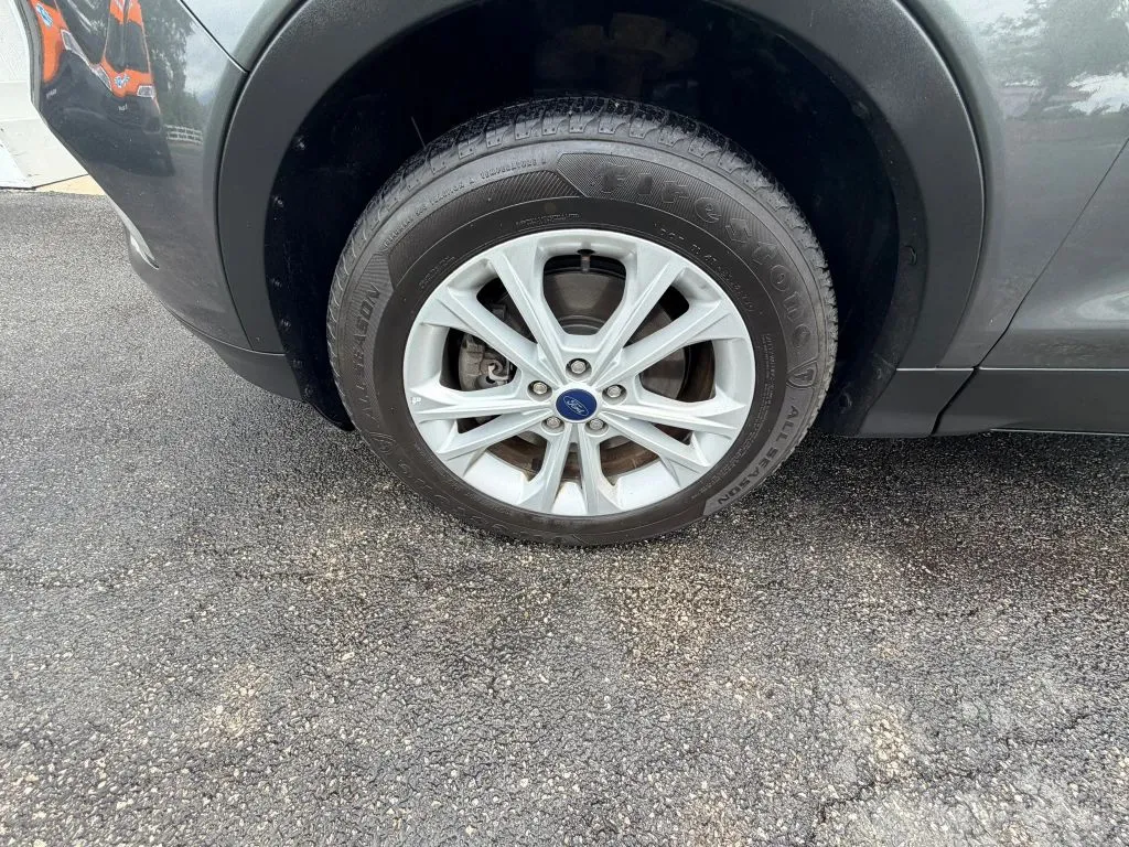 Ford Escape photo 6