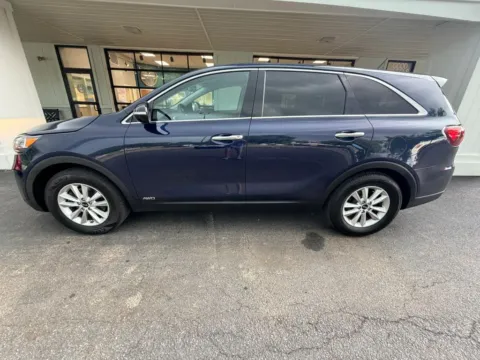 Photos of 2019 Kia Sorento LX Sport Utility 4D for sale in Liverpool, OH at Good Wheels