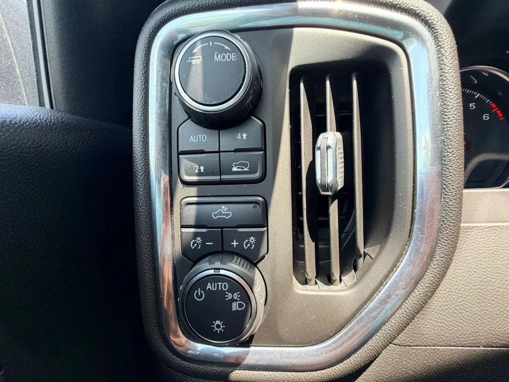 Chevrolet Silverado photo 18