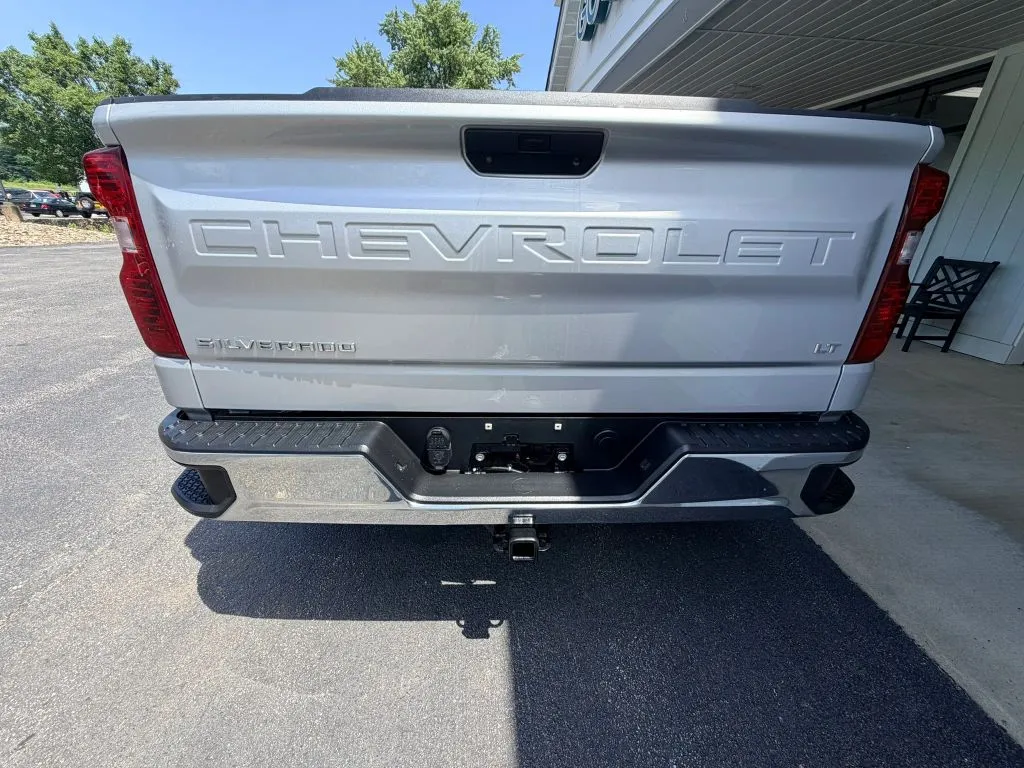 Chevrolet Silverado photo 6