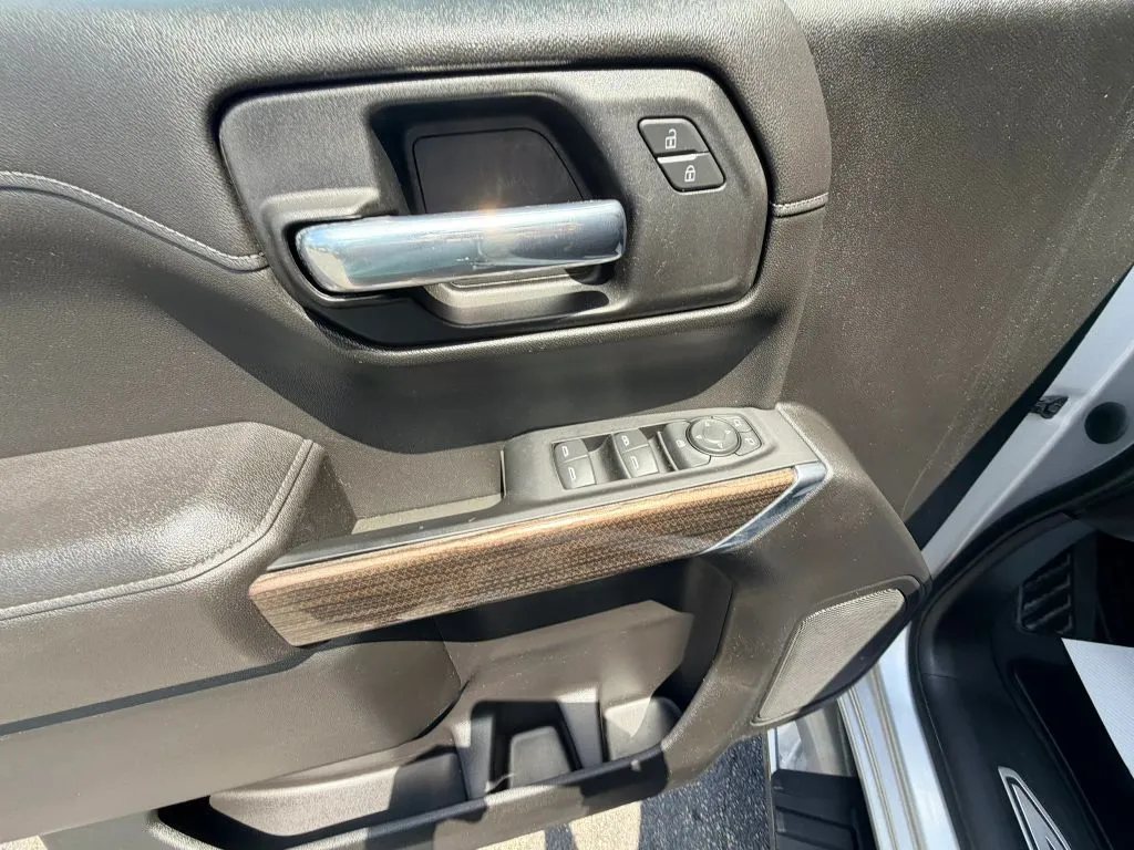 Chevrolet Silverado photo 16