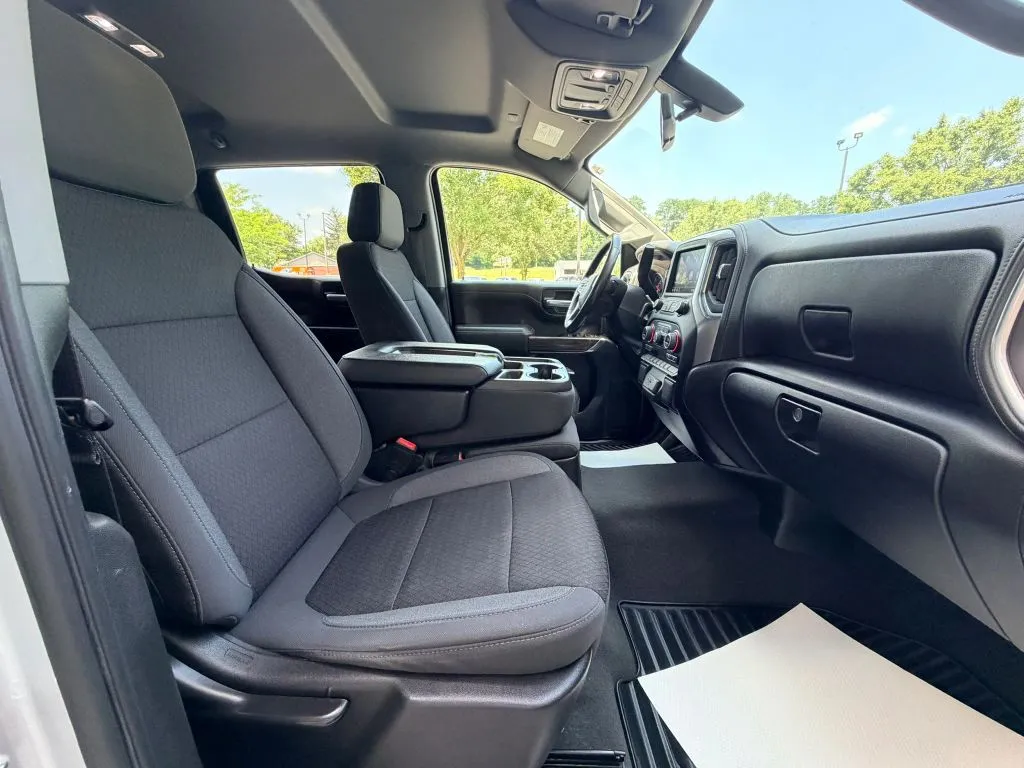 Chevrolet Silverado photo 13