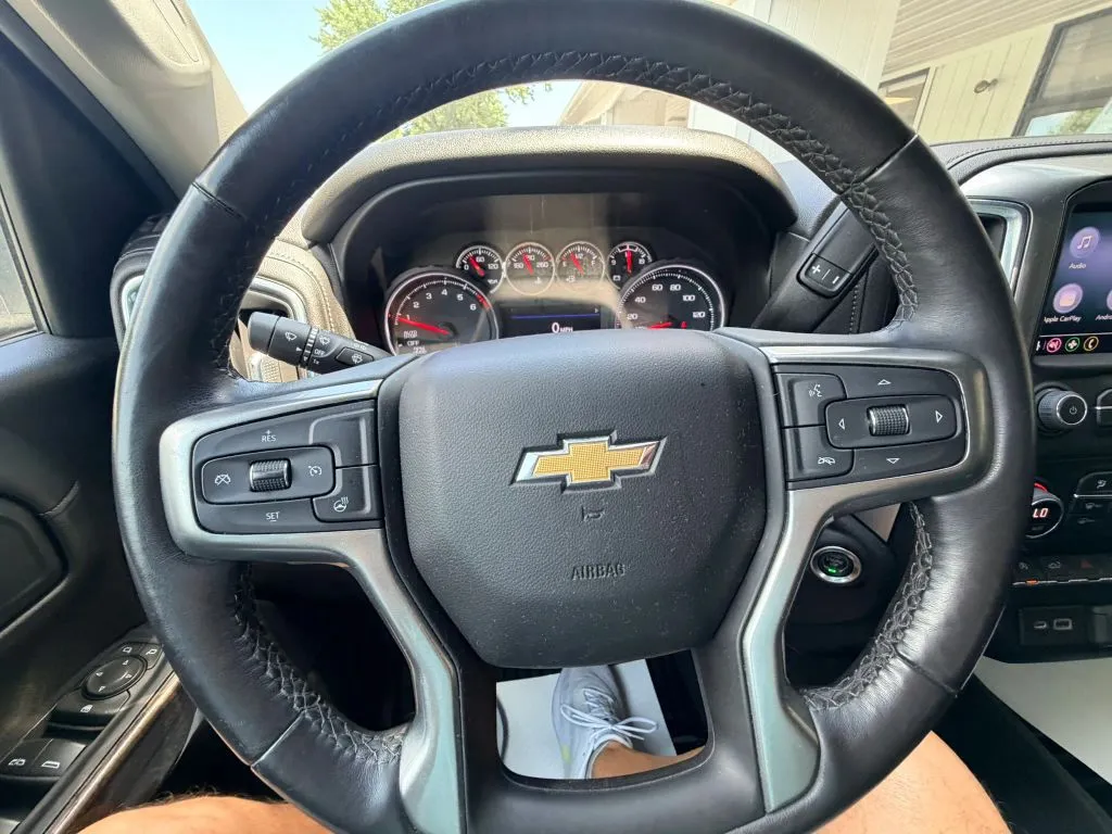 Chevrolet Silverado photo 19
