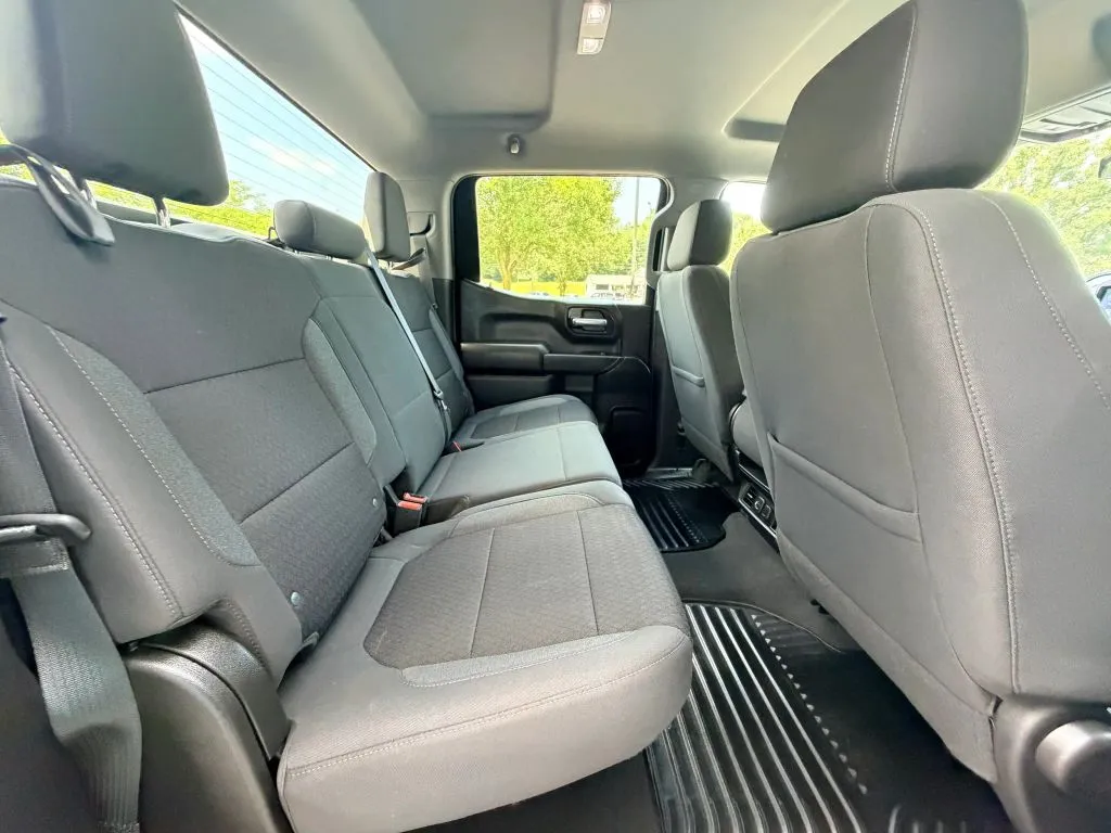 Chevrolet Silverado photo 11