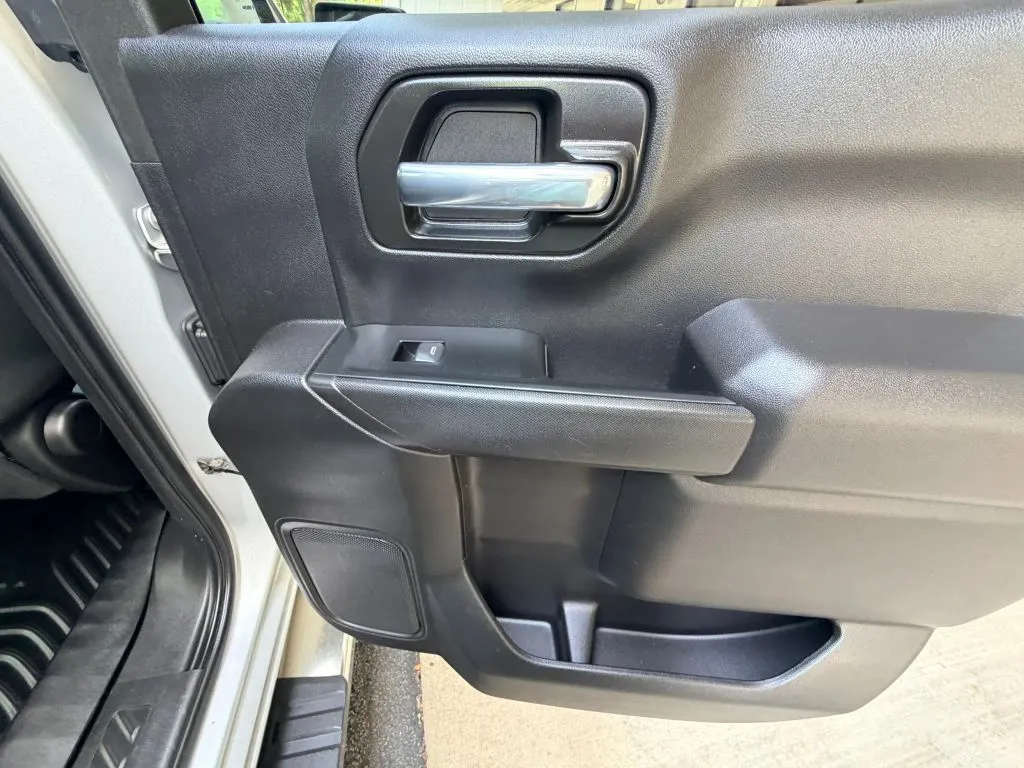 Chevrolet Silverado photo 10