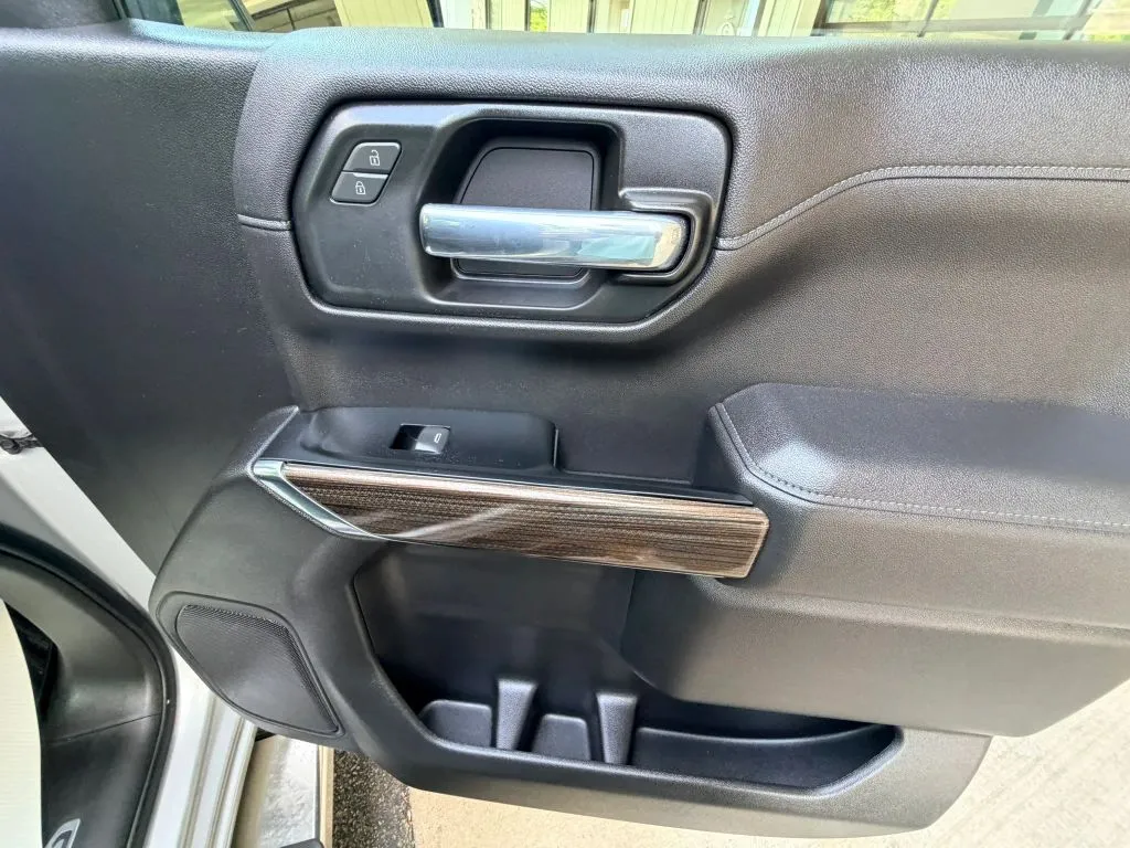 Chevrolet Silverado photo 12
