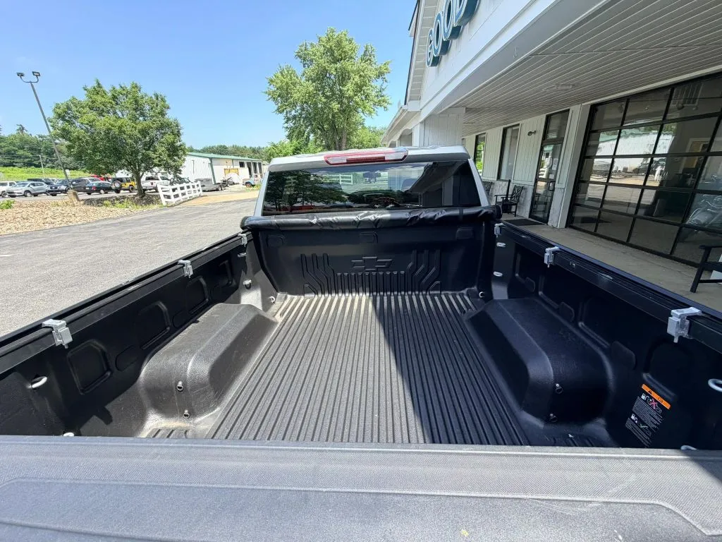 Chevrolet Silverado photo 8