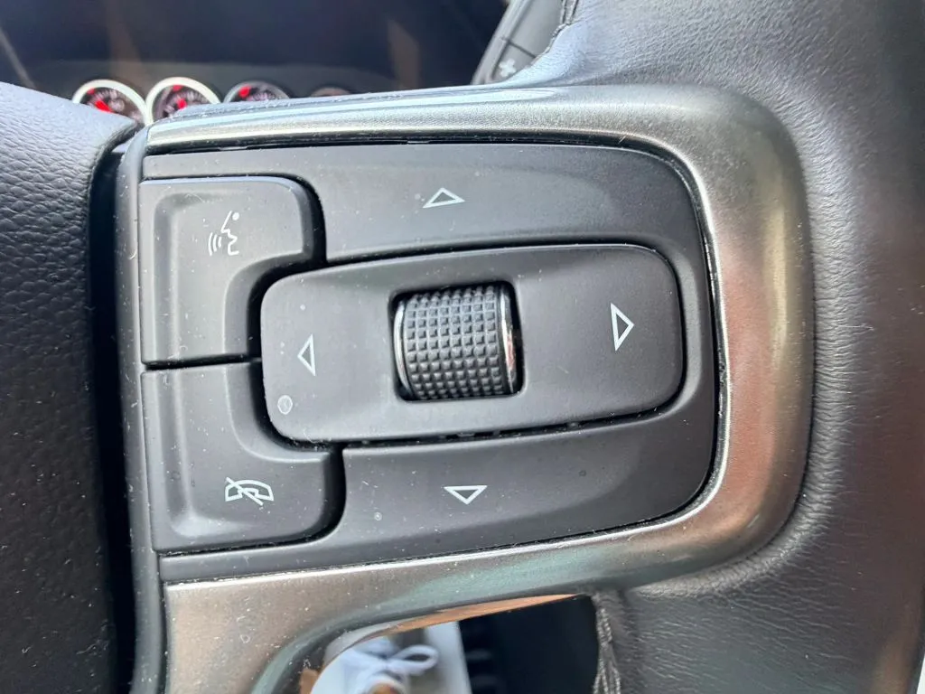 Chevrolet Silverado photo 21