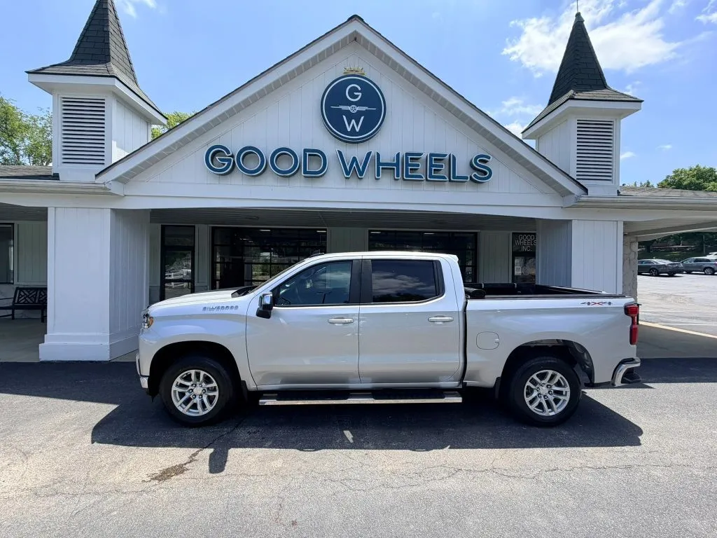 Silver 2021 Chevrolet Silverado 1500 Crew Cab LT Pickup 4D 5 3/4 ft for sale in Liverpool, OH