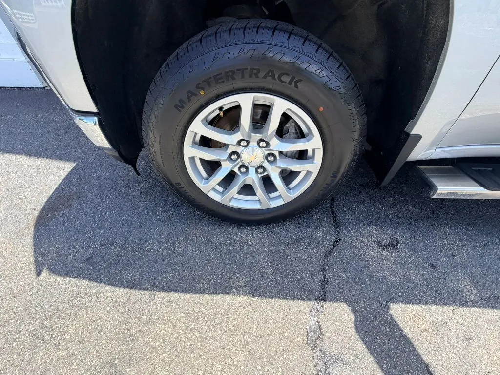 Chevrolet Silverado photo 9