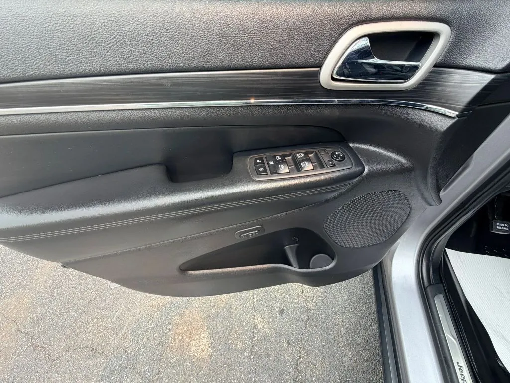 Jeep Grand Cherokee photo 15