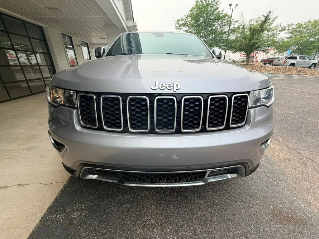 Jeep Grand Cherokee photo 3