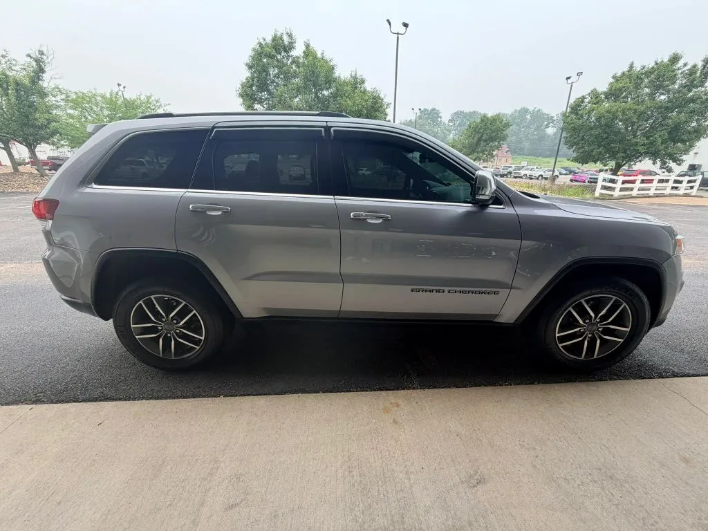 Jeep Grand Cherokee photo 4