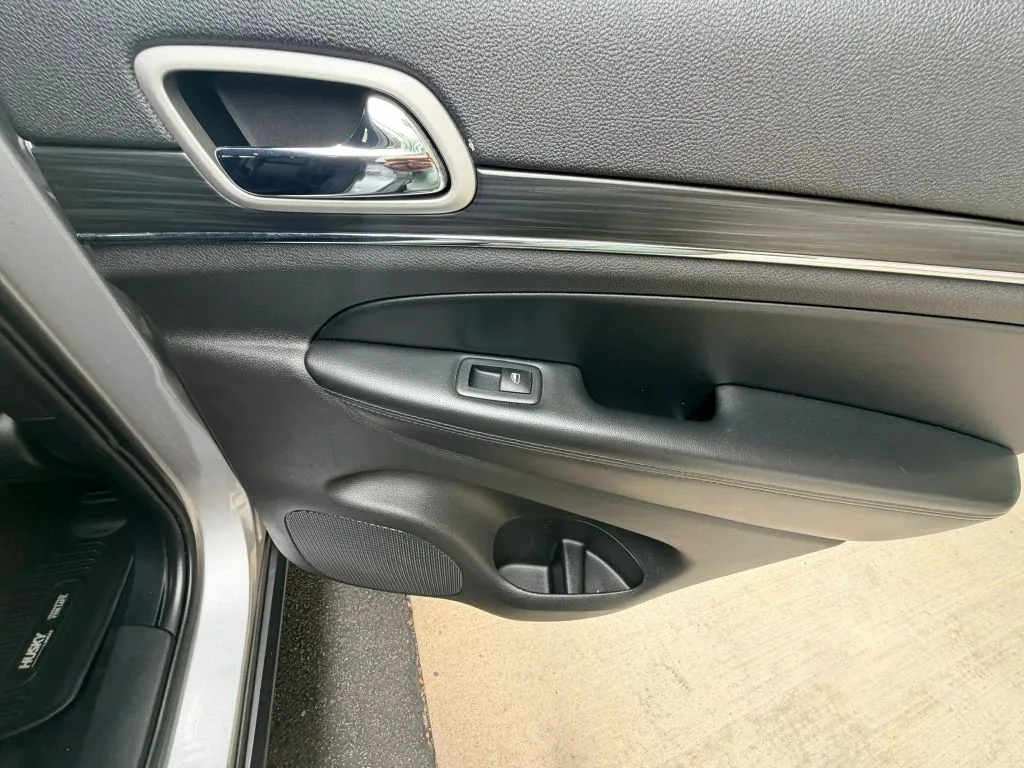 Jeep Grand Cherokee photo 10